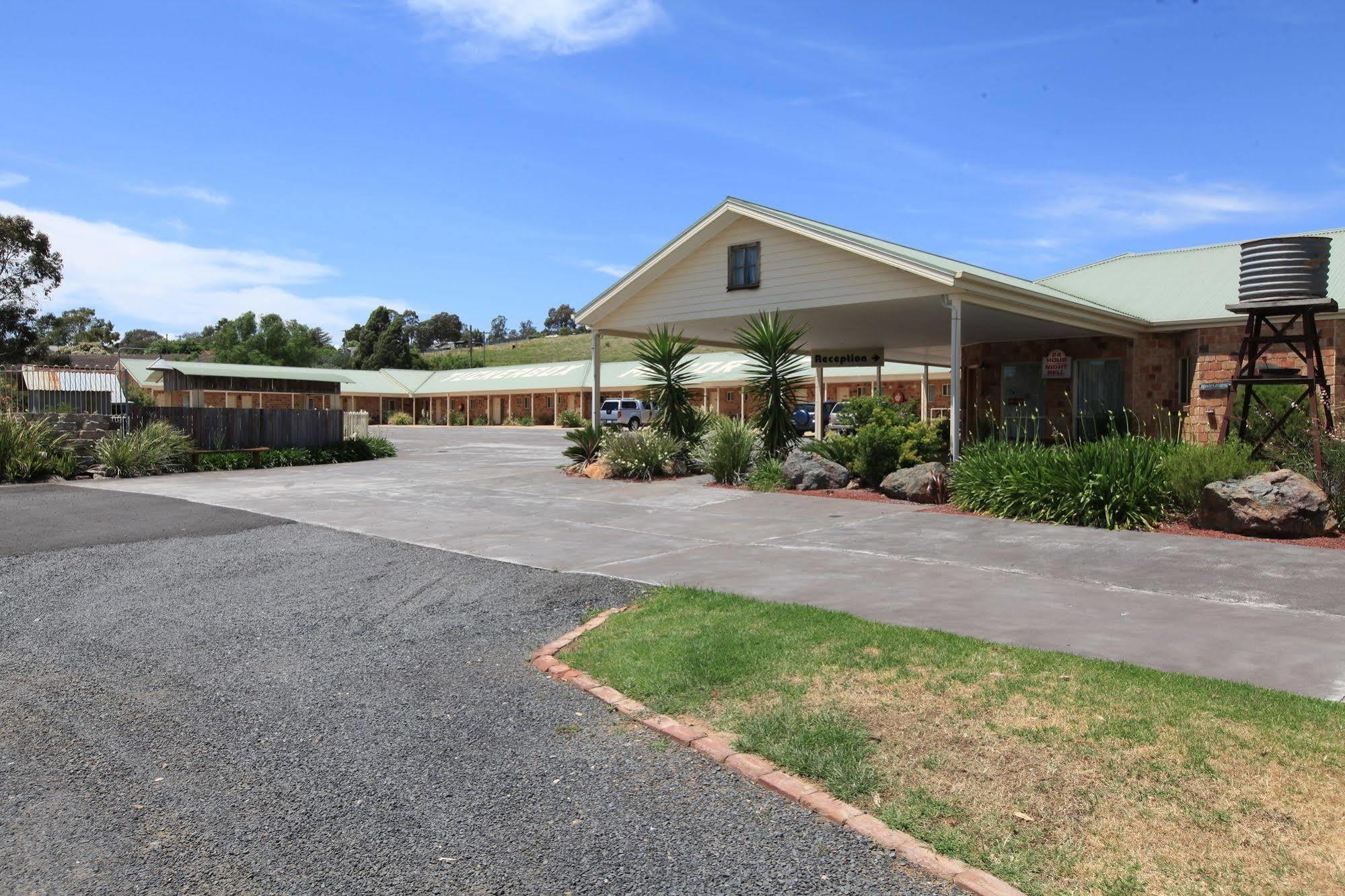 Tuckerbox Motor Inn Gundagai Exterior photo