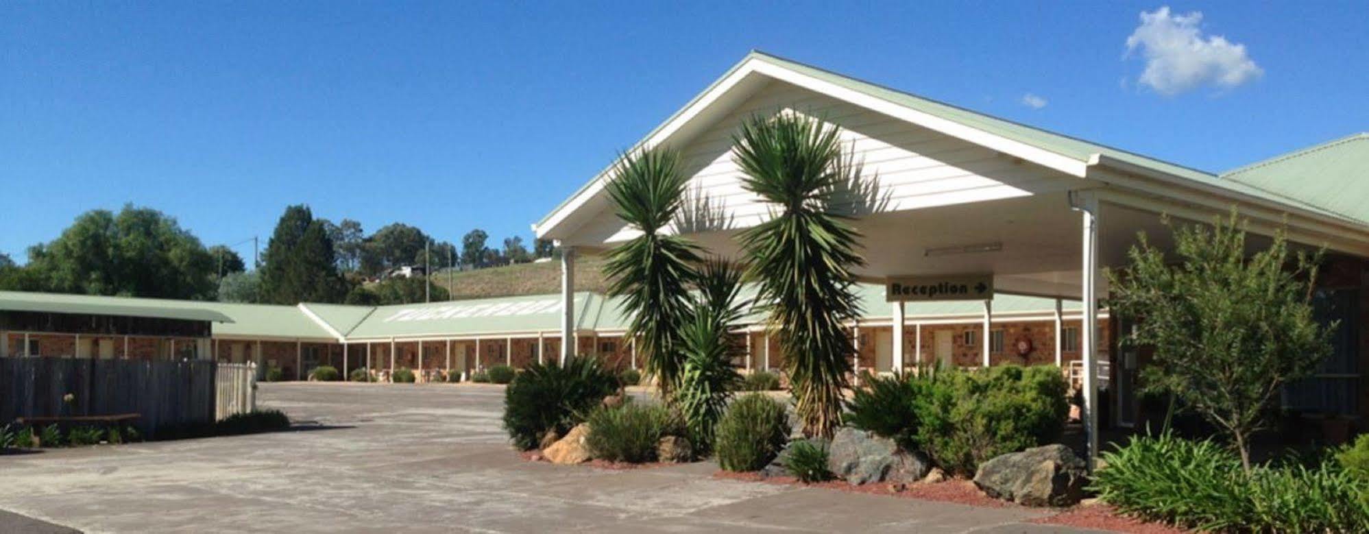 Tuckerbox Motor Inn Gundagai Exterior photo