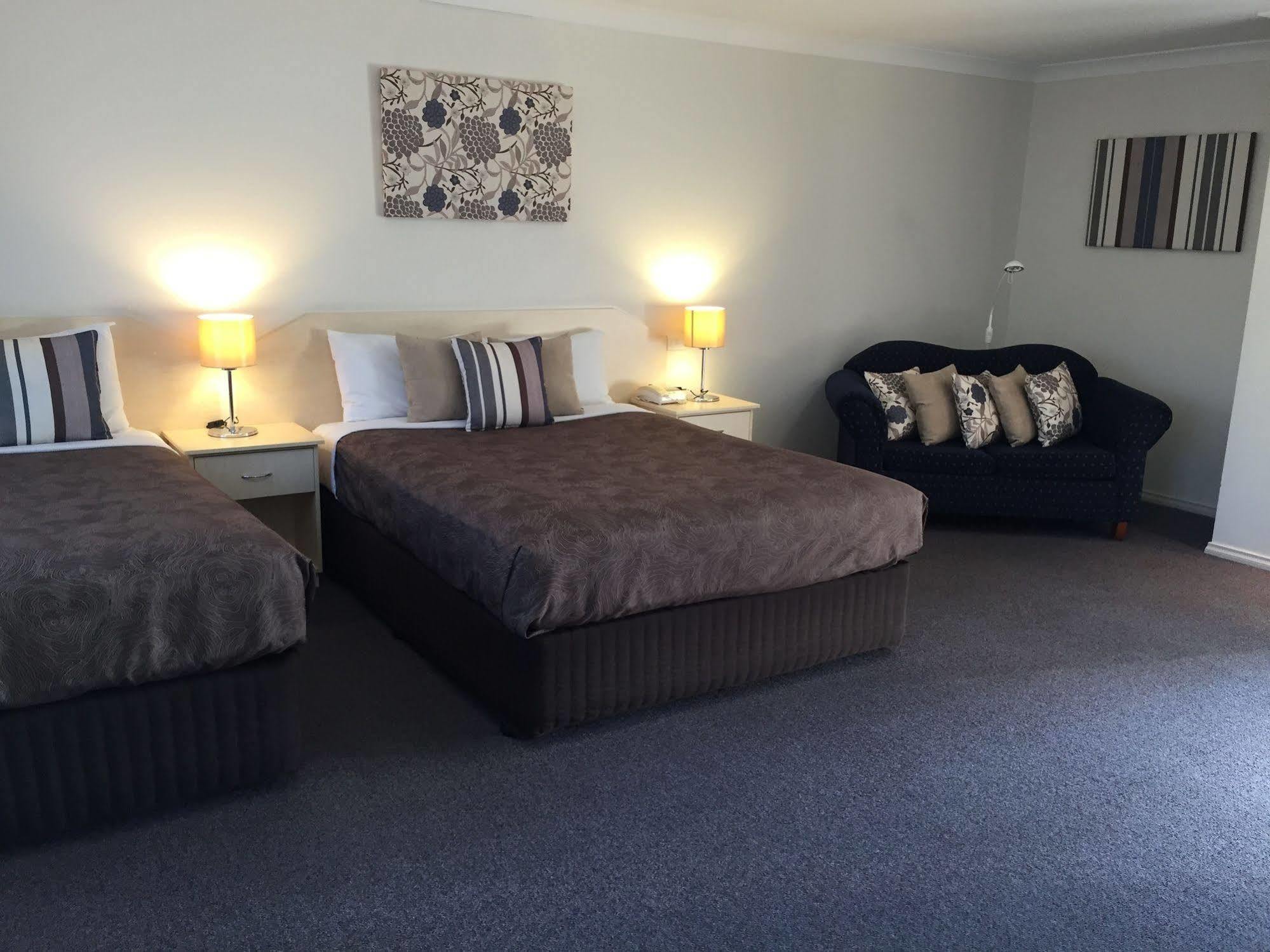 Tuckerbox Motor Inn Gundagai Exterior photo