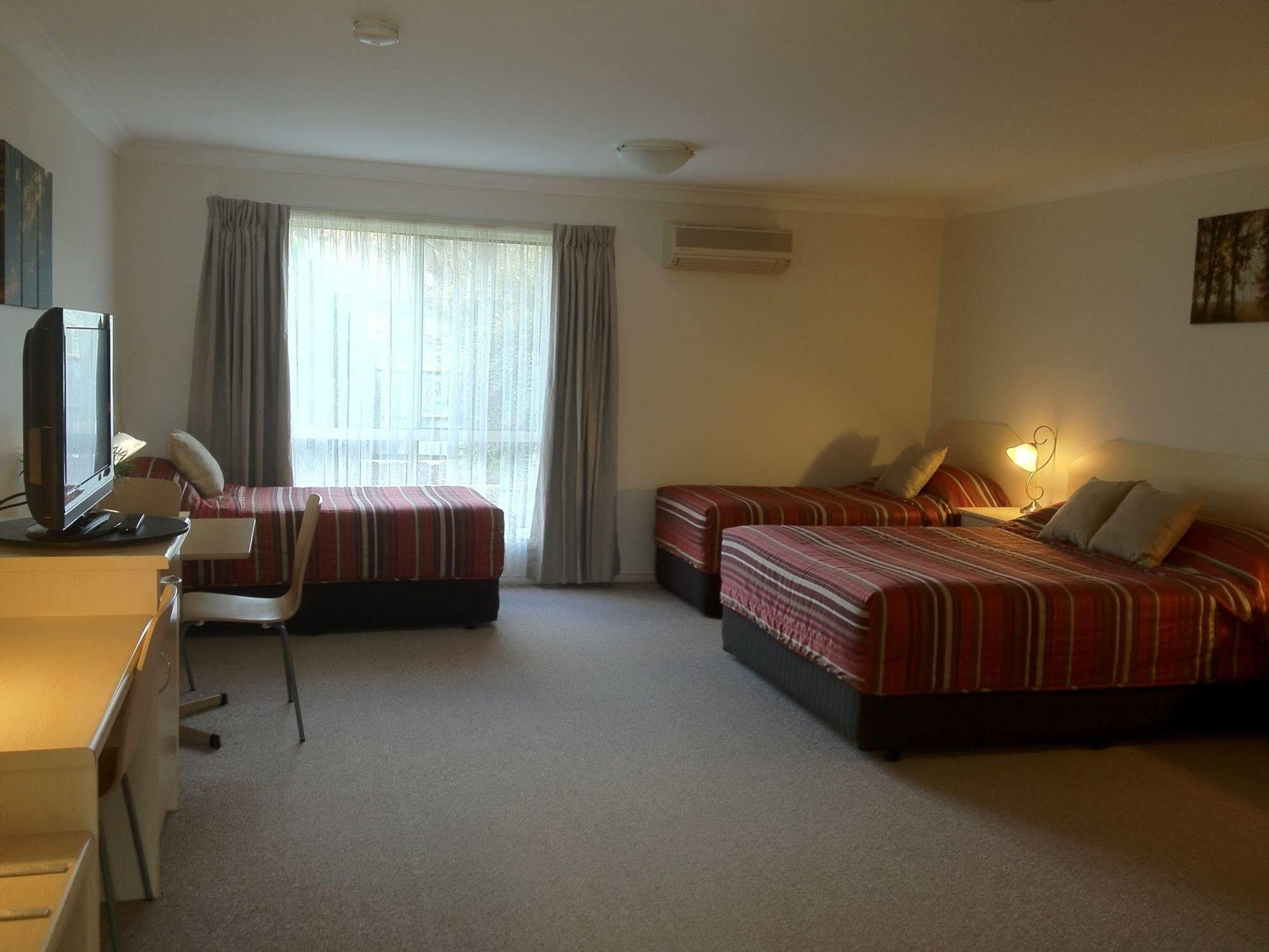 Tuckerbox Motor Inn Gundagai Exterior photo