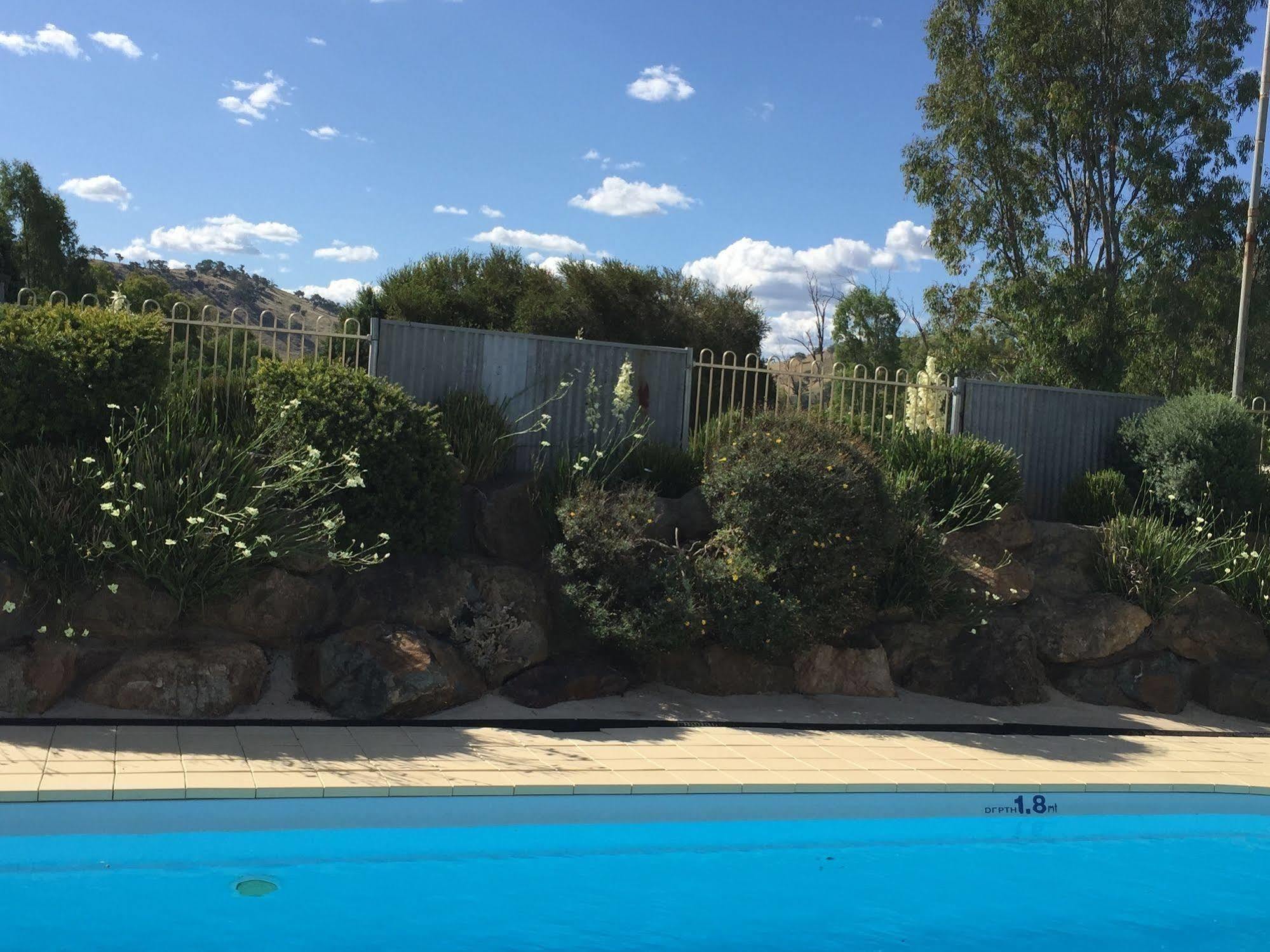 Tuckerbox Motor Inn Gundagai Exterior photo