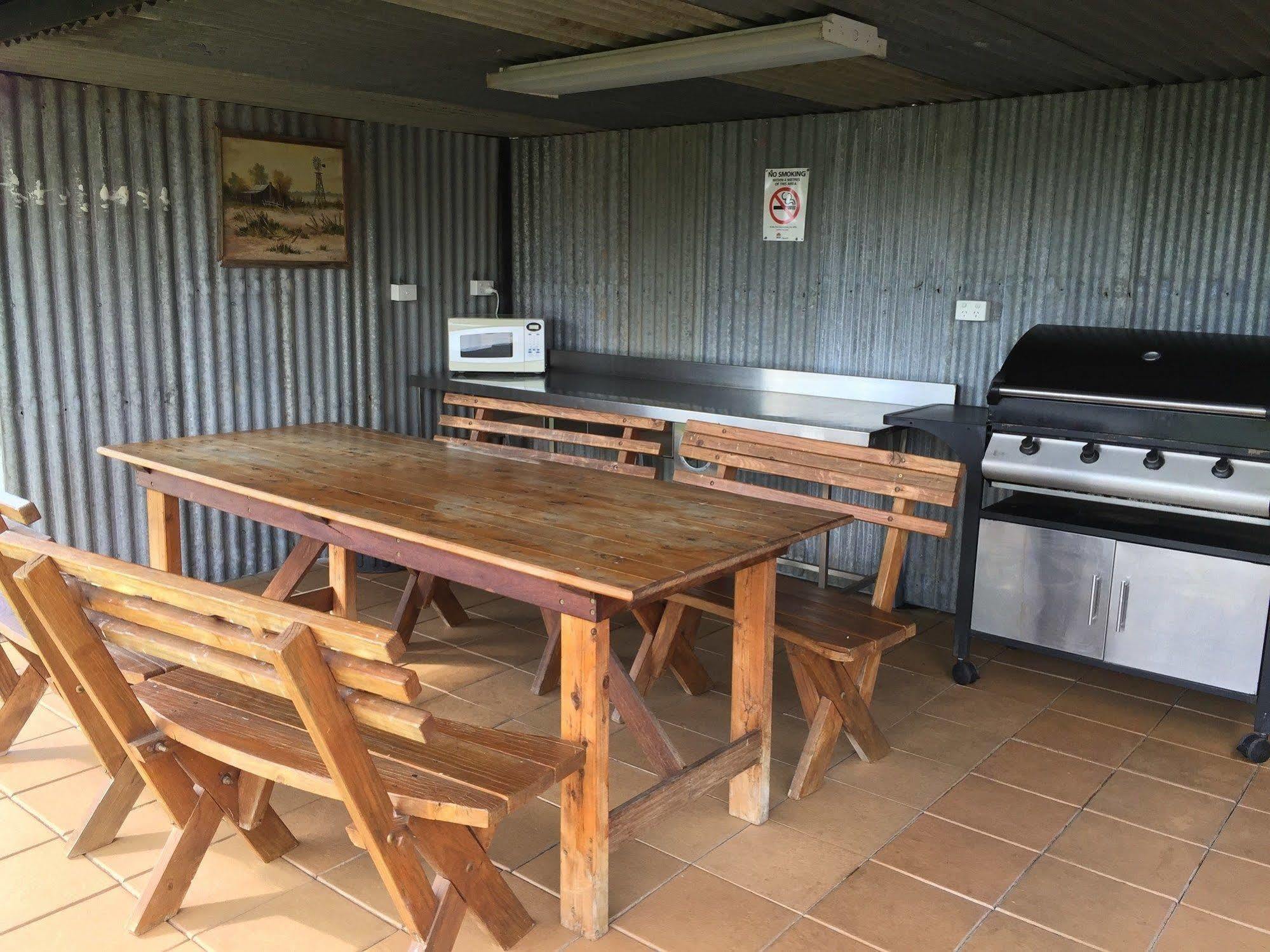 Tuckerbox Motor Inn Gundagai Exterior photo