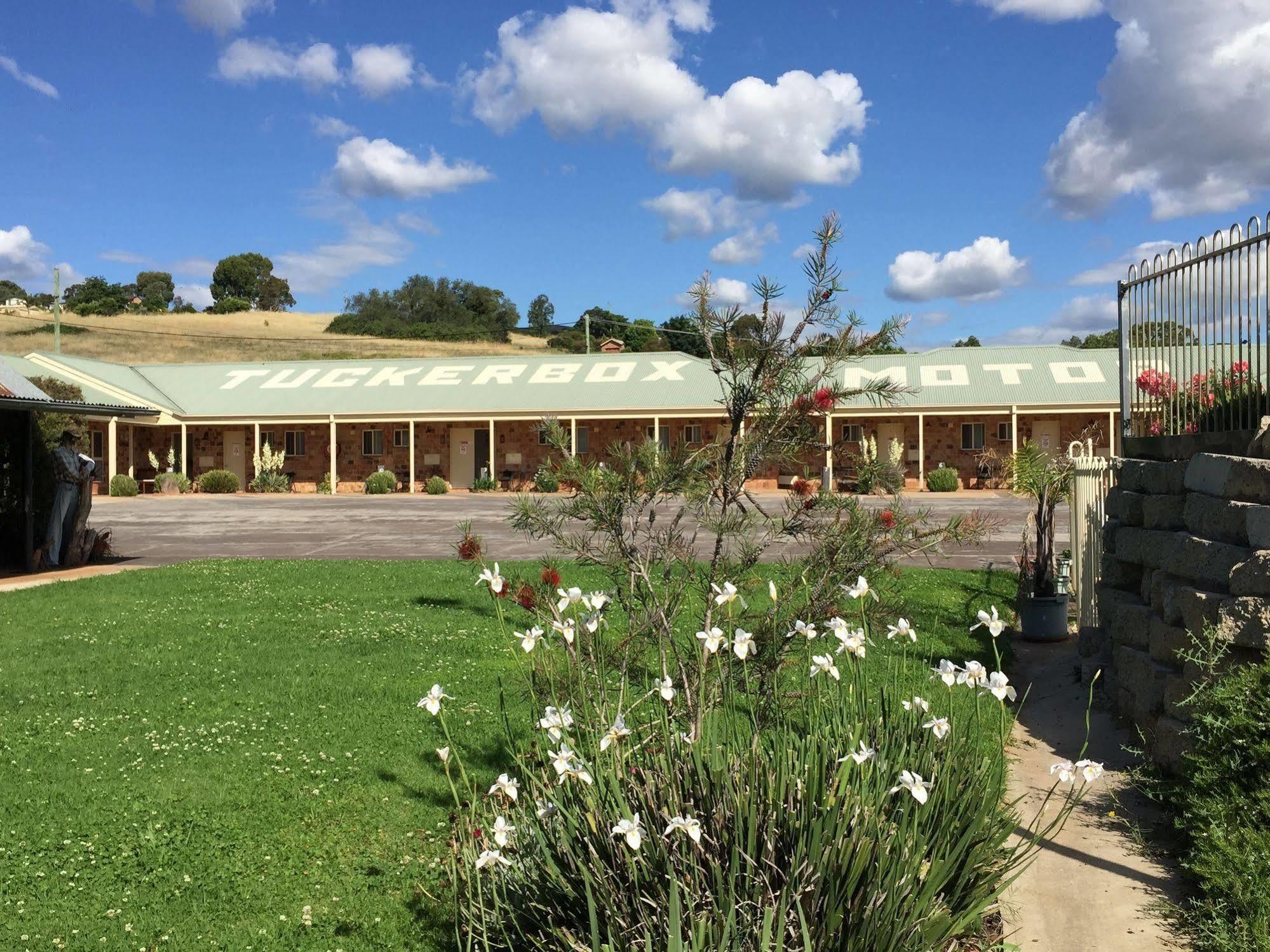 Tuckerbox Motor Inn Gundagai Exterior photo