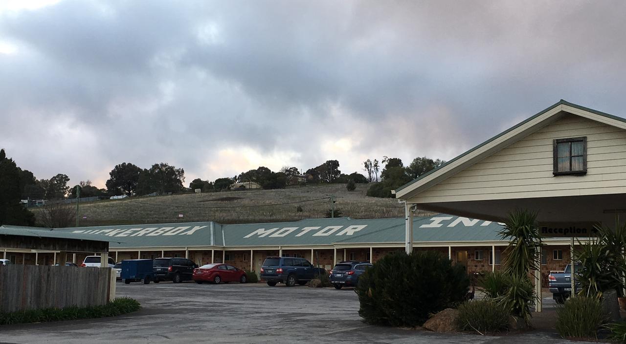 Tuckerbox Motor Inn Gundagai Exterior photo