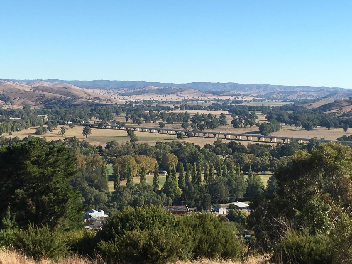 Tuckerbox Motor Inn Gundagai Exterior photo