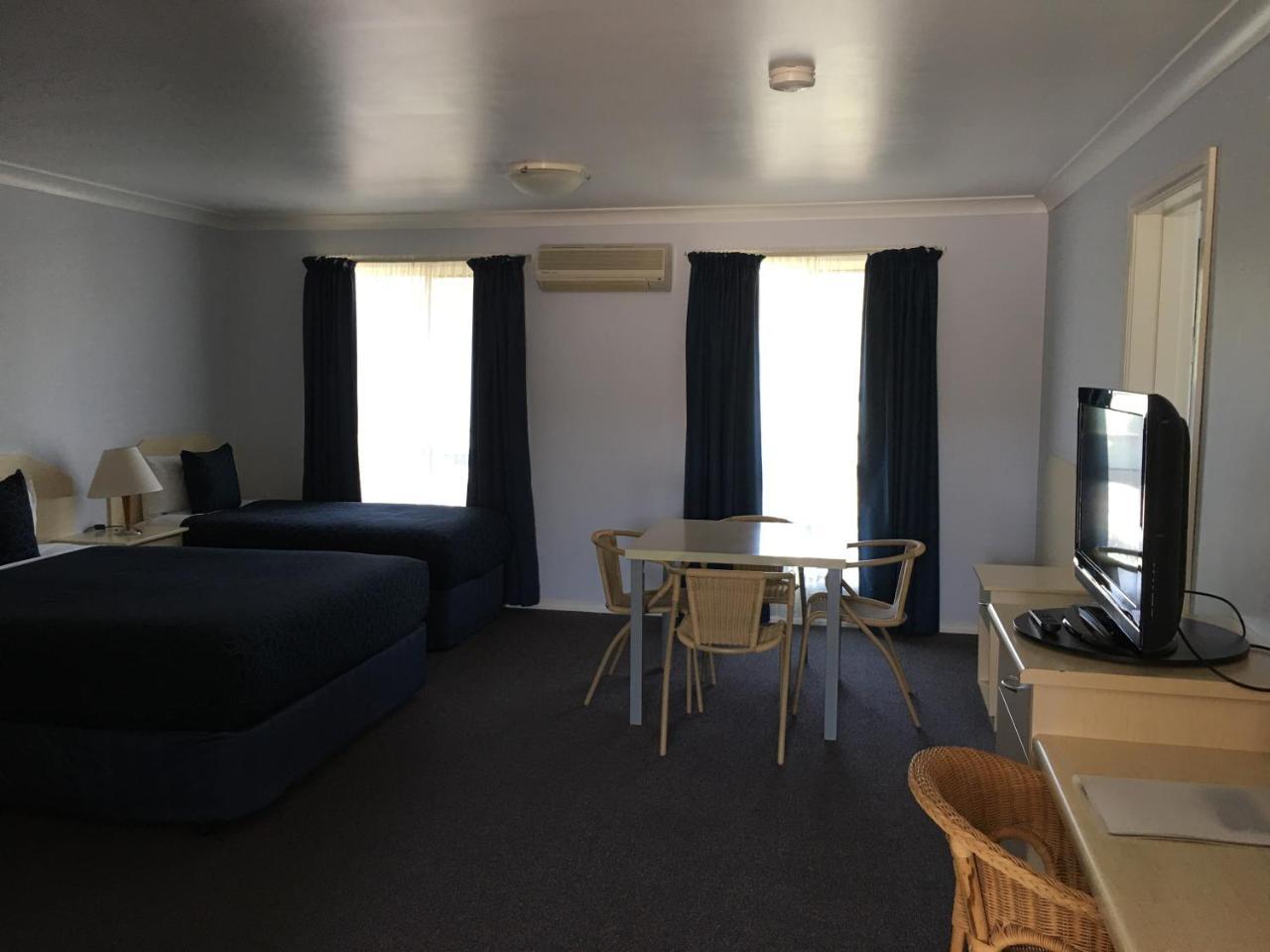 Tuckerbox Motor Inn Gundagai Exterior photo